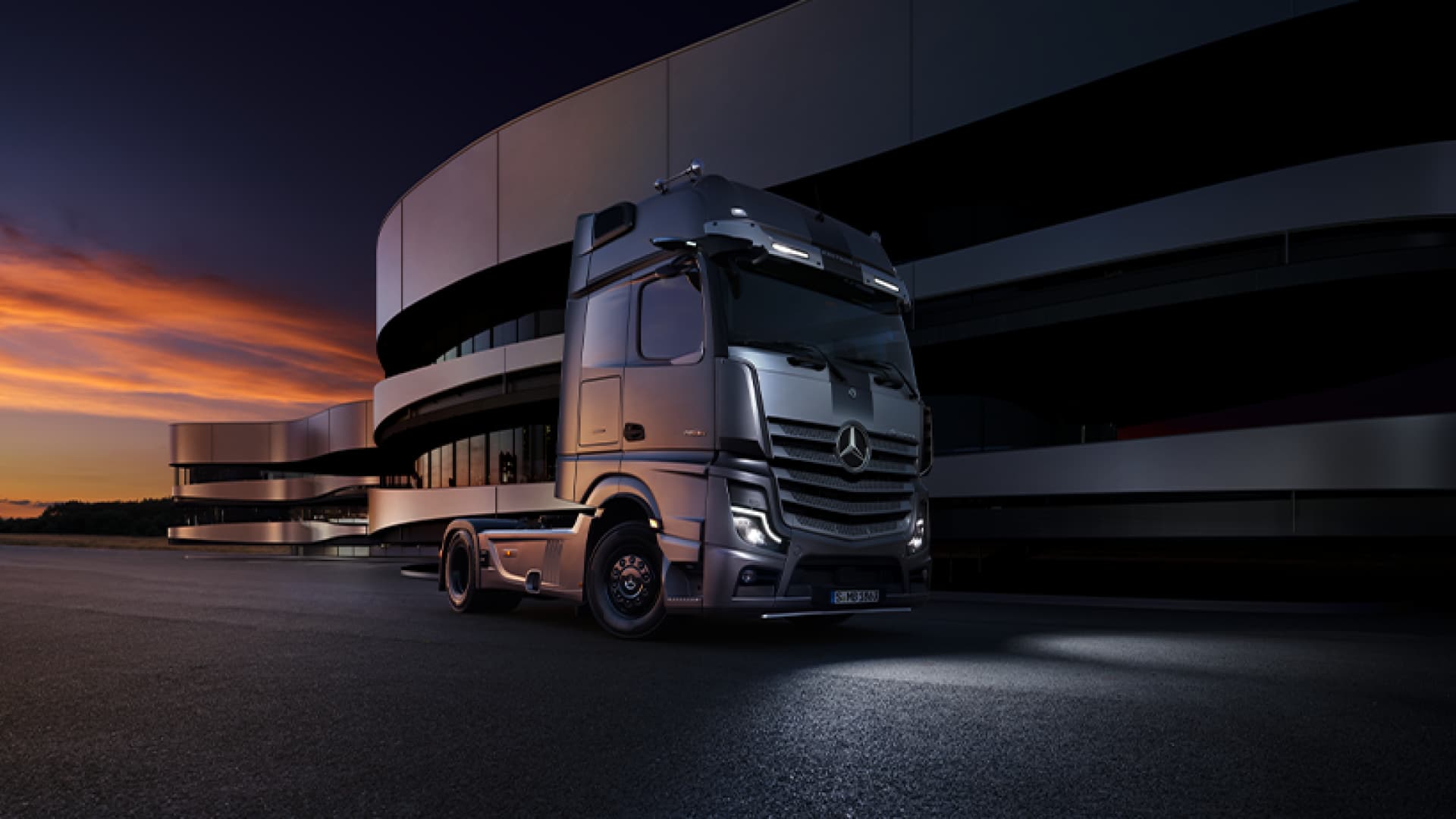 Mercedes Truck Image